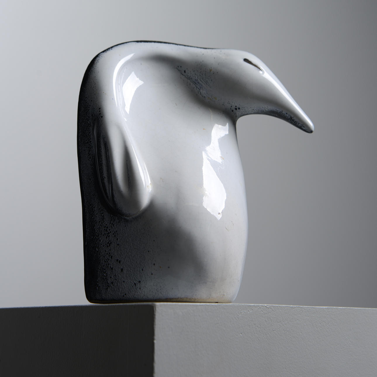IRMTRAUD PAILLARD. Sculpture, Penguin, stoneware, signed.