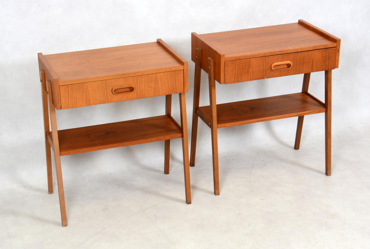 SÄNGBORD, Ett par, Teakfanér, 1900-talets andra hälft.