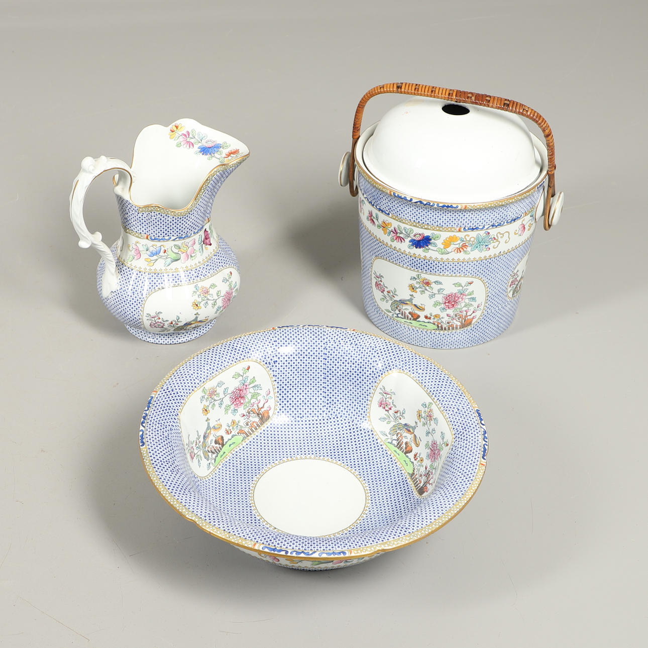 A COPELAND SPODE THREE PIECE WASH SET.