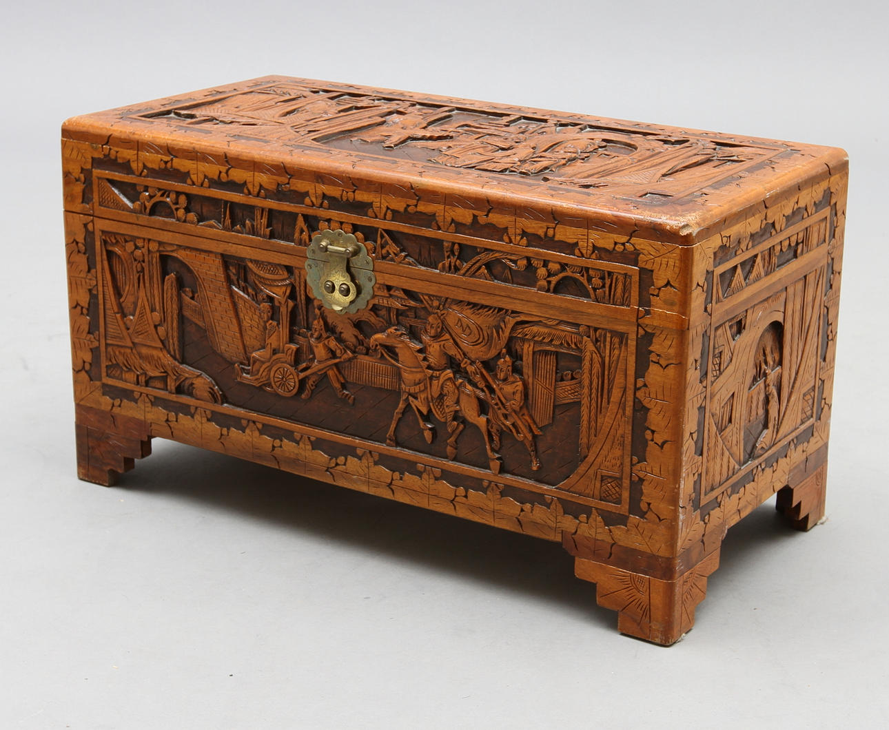 KAMFERKISTA, orientalisk.