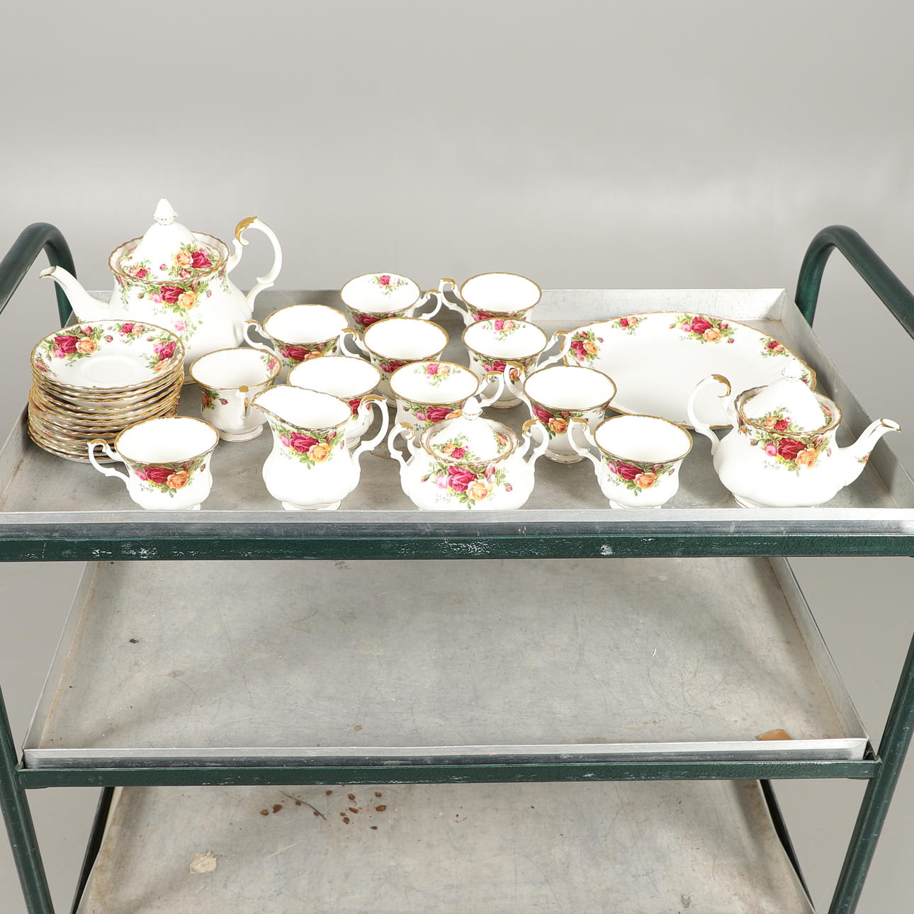 TEESET „OLD COUNTRY ROSES“ VON ROYAL ALBERT.
