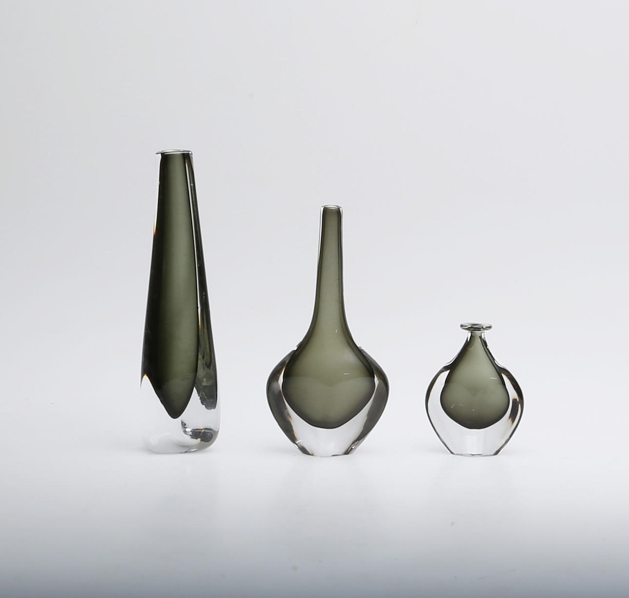 NILS LANDBERG. Konstglas, 3 delar, Sommerso, Orrefors.