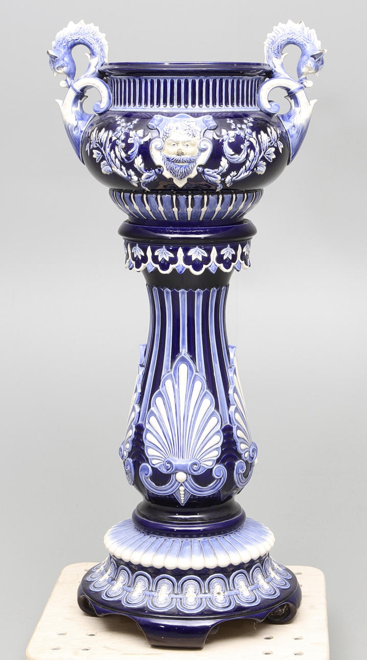 PIEDESTAL SAMT YTTERFODER, keramik, Frankrike, 1800/1900 tal.