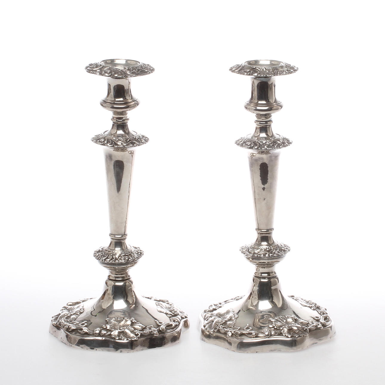 LJUSSTAKAR, ett par, pläter, trol England, 1800-talets andra hälft.