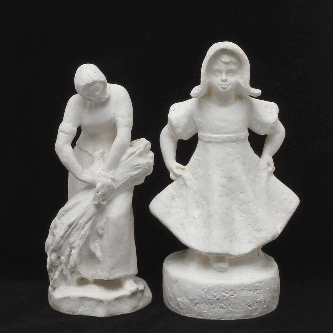 SKULPTURER, 2 st, gips, Carin Nilsson och Christian Eriksson.