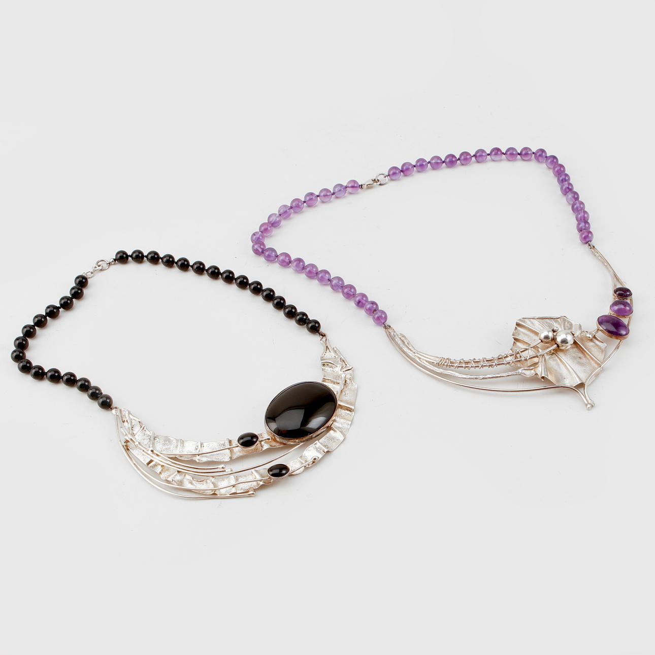 AVI SOFFER. Collier, 2 st, silver och ädelsten, Israel.