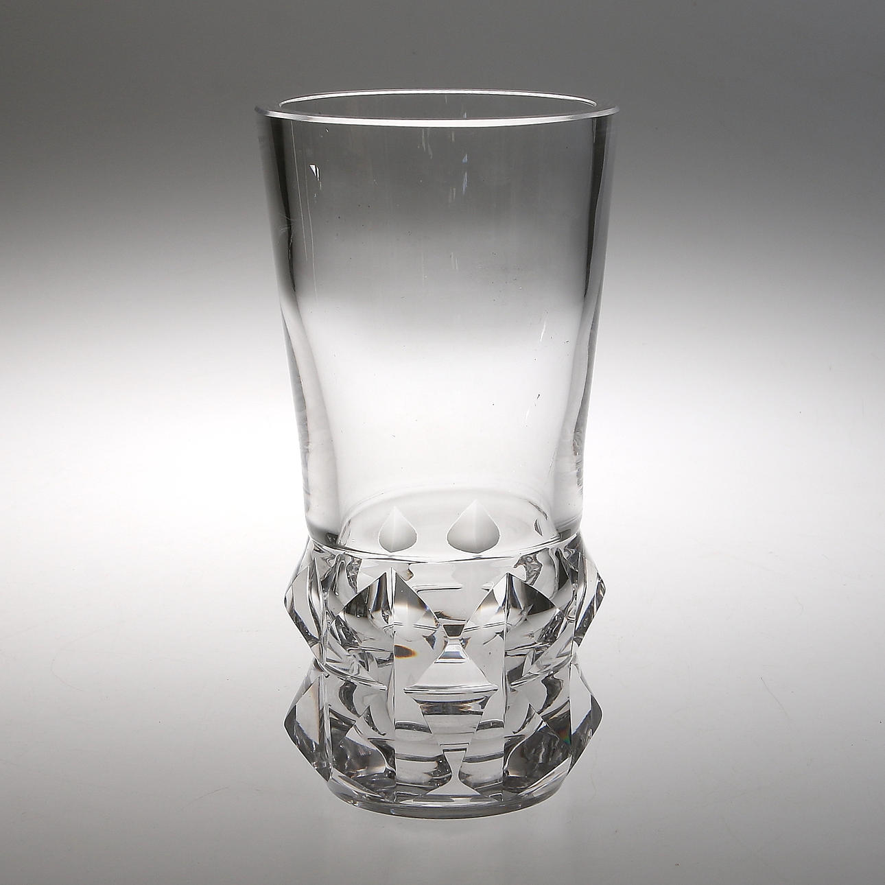 VAS, kristall, modell 46671, Vicke Lindstrand, Kosta. Signerad.