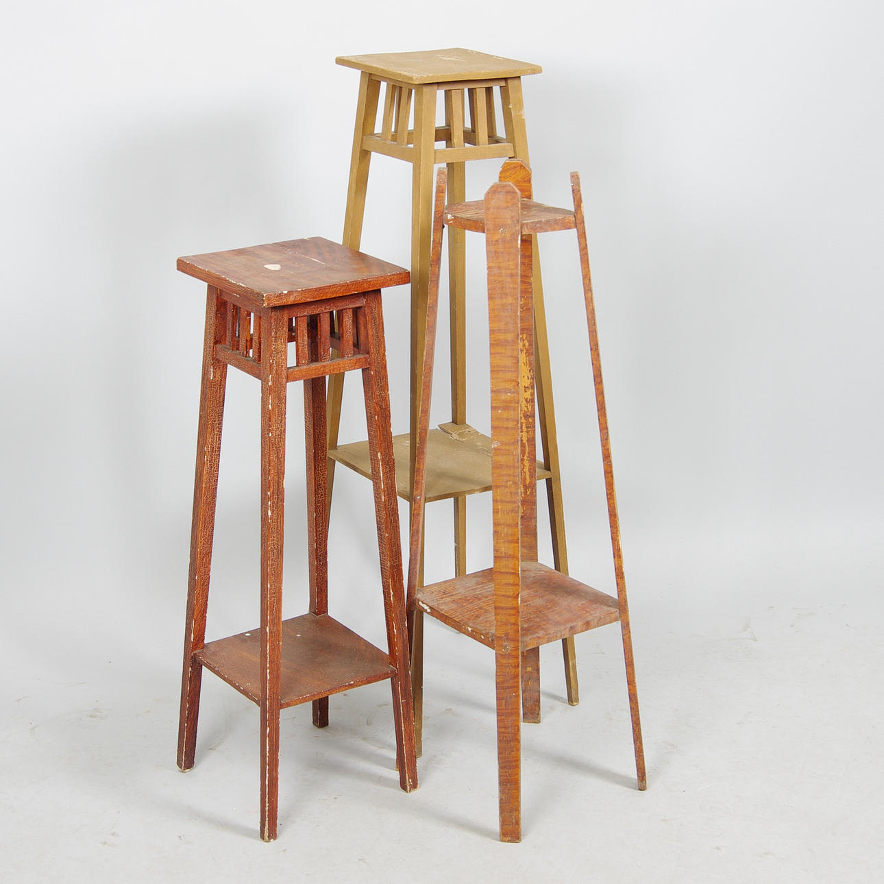 PIEDESTALER, 3 stycken, tidigt 1900-tal.