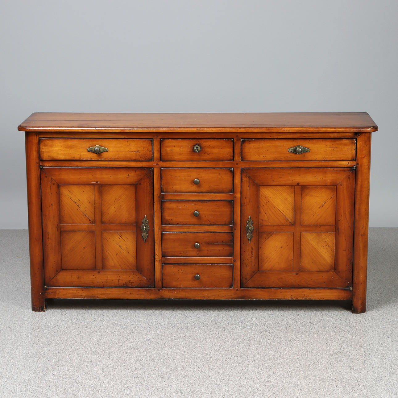 SIDEBOARD. Körsbär. Frankrike, 1900-talets andra hälft.