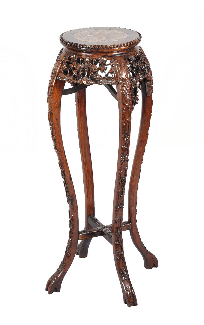 ASIATISCHE BLUMENSÄULE. Snidade hyllor i trä och marmor.