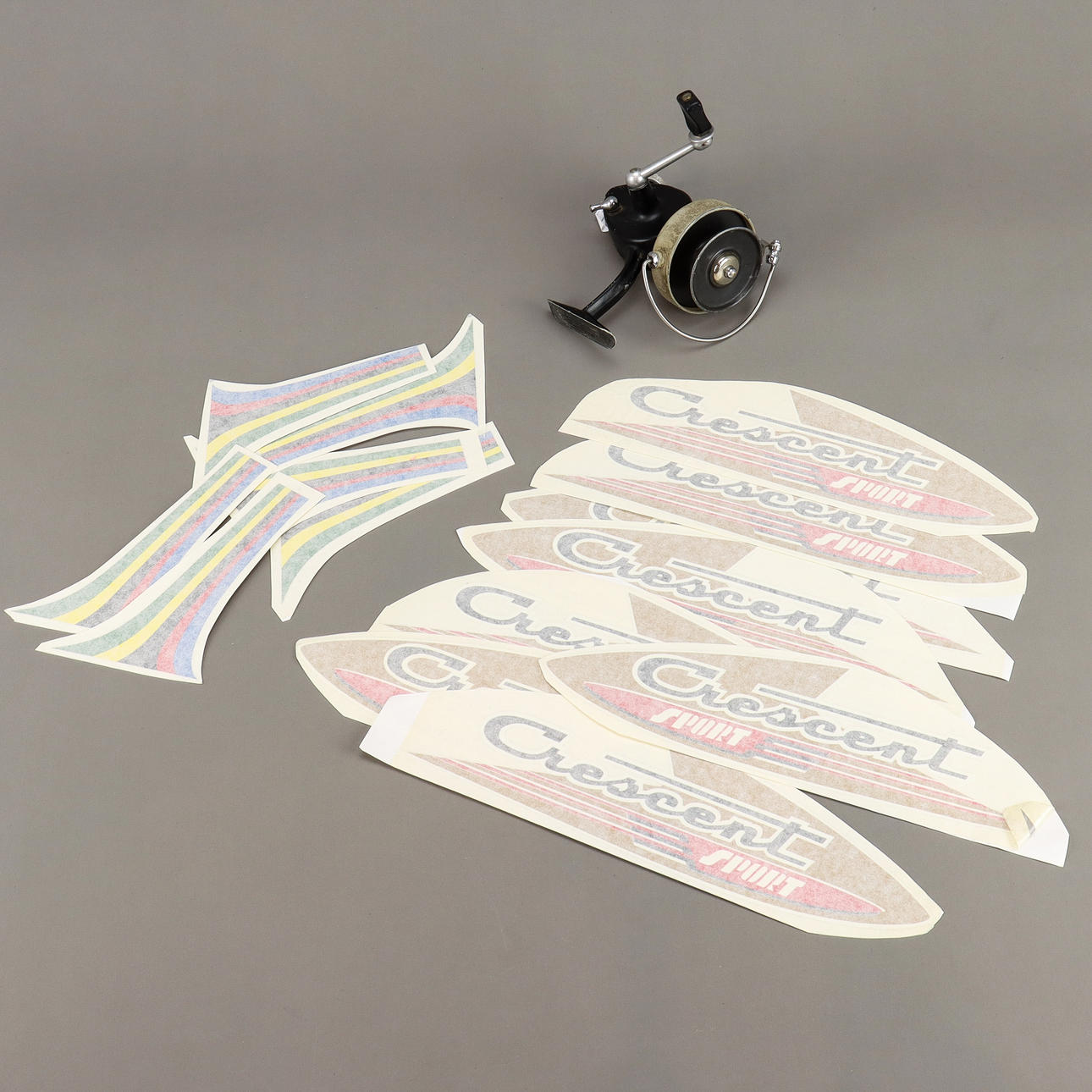 FISKERULLE OCH MOPEDDEKALER.