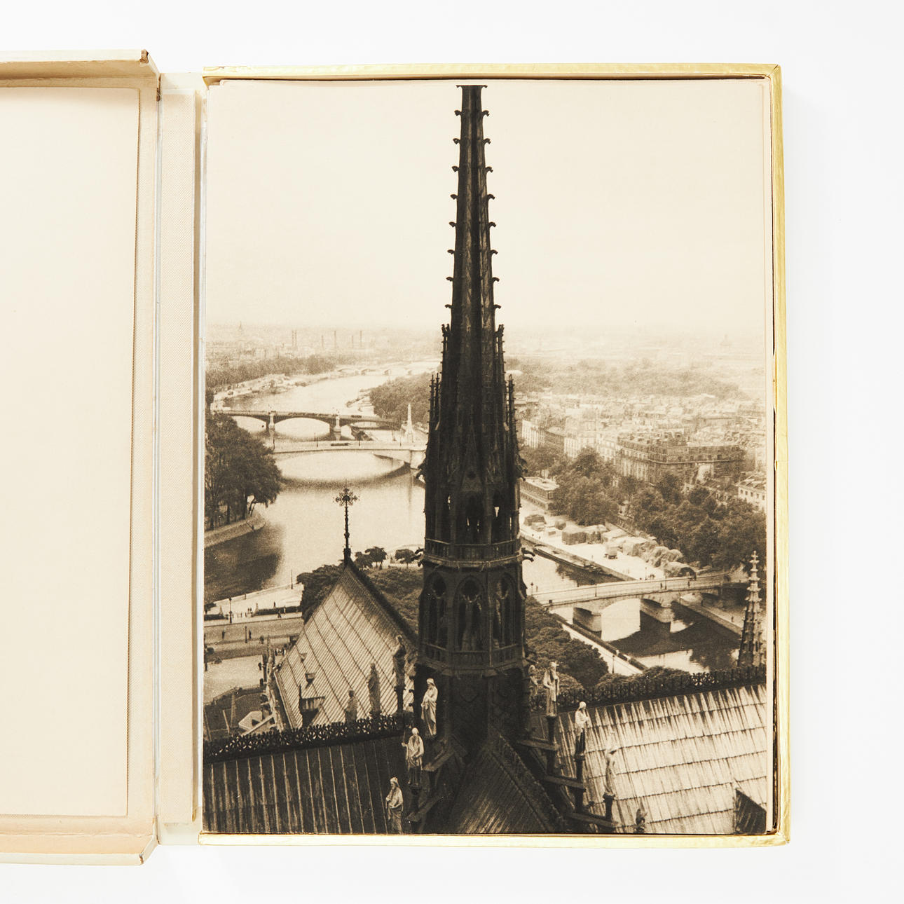 EL ESPLENDOR DE PARÍS DE GUILLOT 1945.