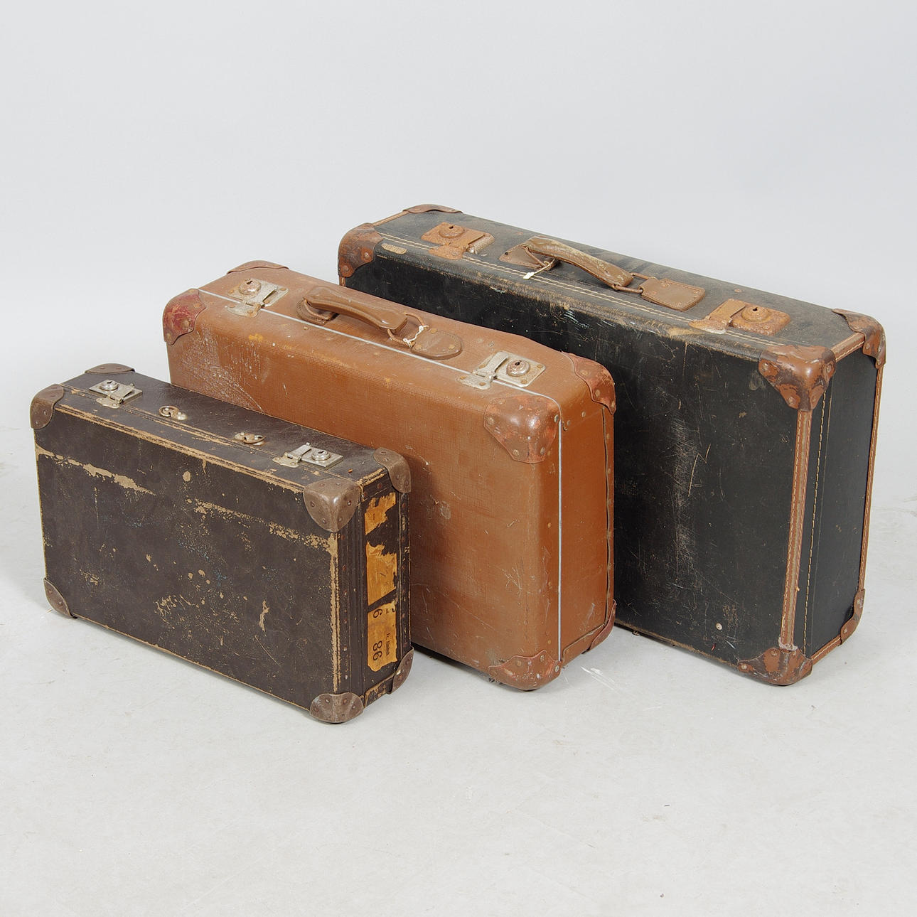 ÄLDRE RESVÄSKOR, 3 stycken.