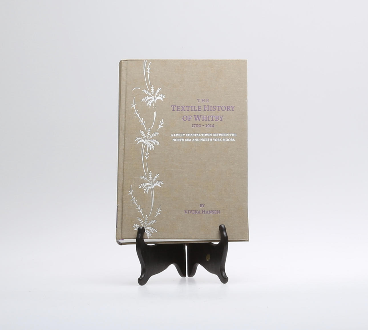 BOK, "The Textile History of Whitby 1700-1914", Viveka Hansen, nr 150/350, utgiven 2015.