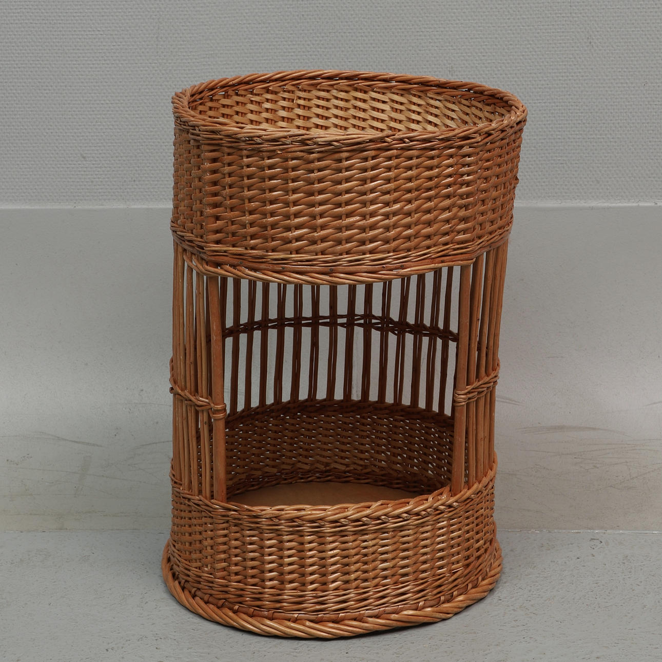 SIVUPÖYTÄ, rottinki, 1900-luku.