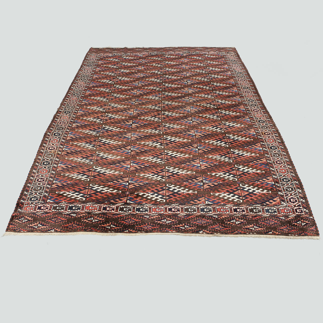 ORIENTALISK MATTA, 323 x 194 cm.