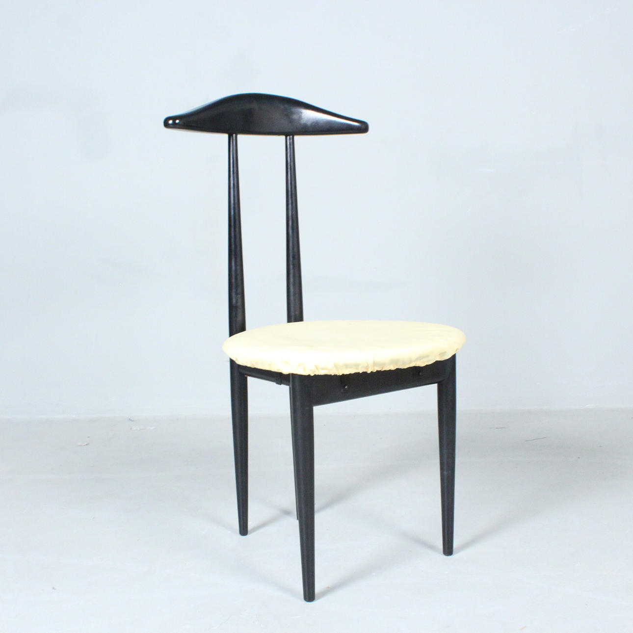 Mid-Century Design Dressboy.