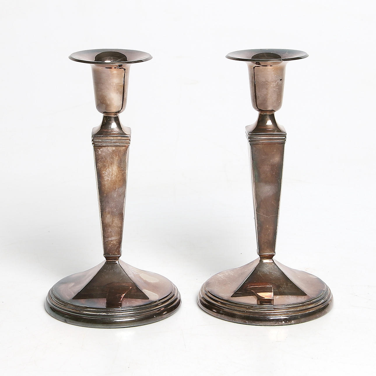 LJUSSTAKAR, ett par, silver Guldsmedsaktiebolaget GAB. 1900-tal.