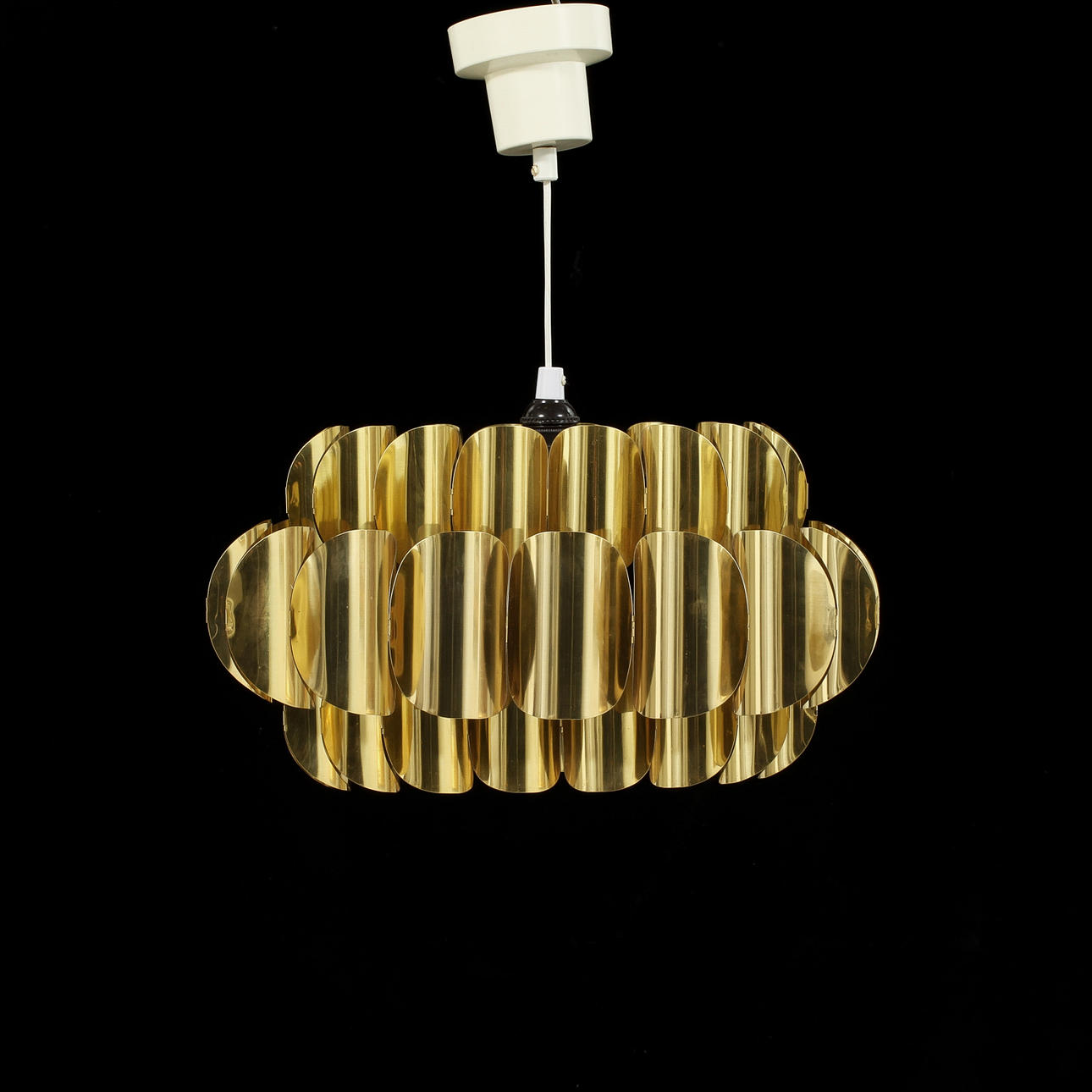 TAKLAMPA, mässing, troligtvis Atelje Lyktan, 1900-talets mitt.