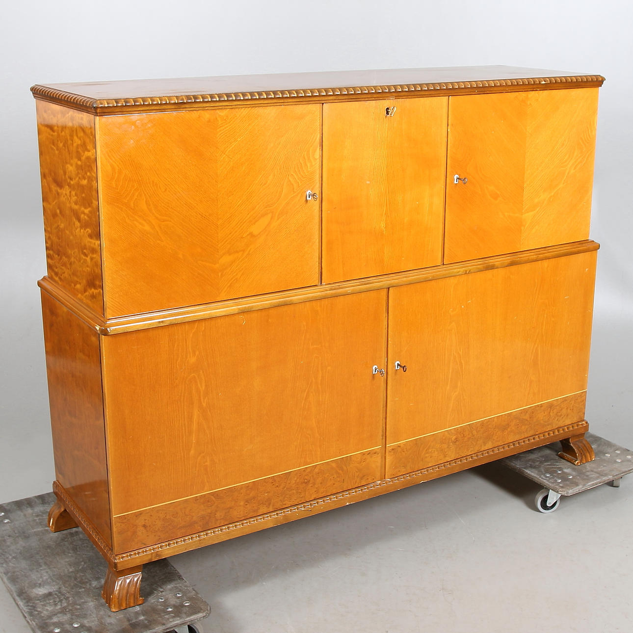 SKÄNK/SIDEBOARD, björk. 1940-tal.