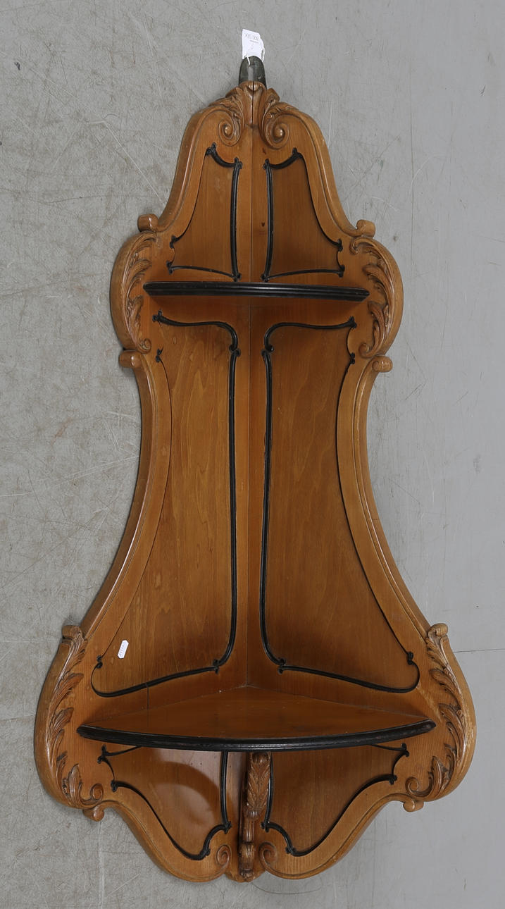 VÄGGHYLLA, H. Pander & Zonen, Amsterdam, 1900-talets första hälft.