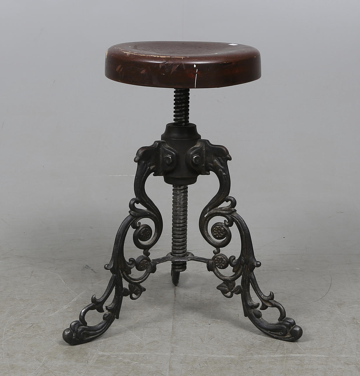 PALL, med gjutjärmnsfot, 1800-talets slut.