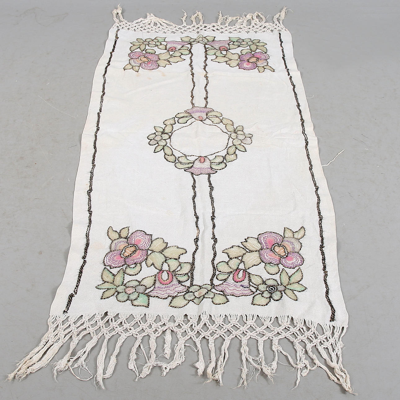 DUK, ullbroderi på linneväv, Jugend, 1880-1915.