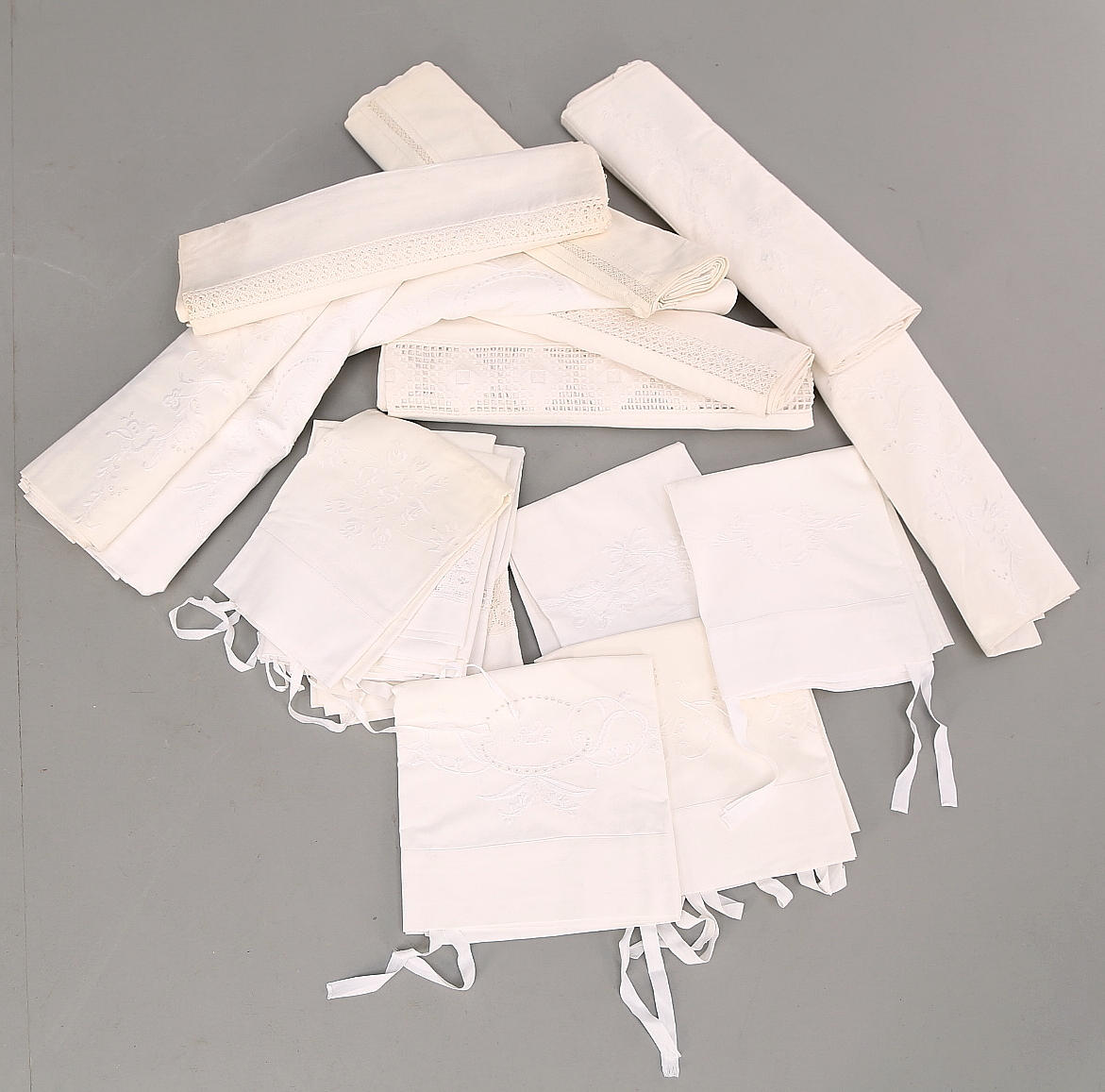 LAKAN 9 st + ÖRNGOTT 9 st, med broderi/spets.