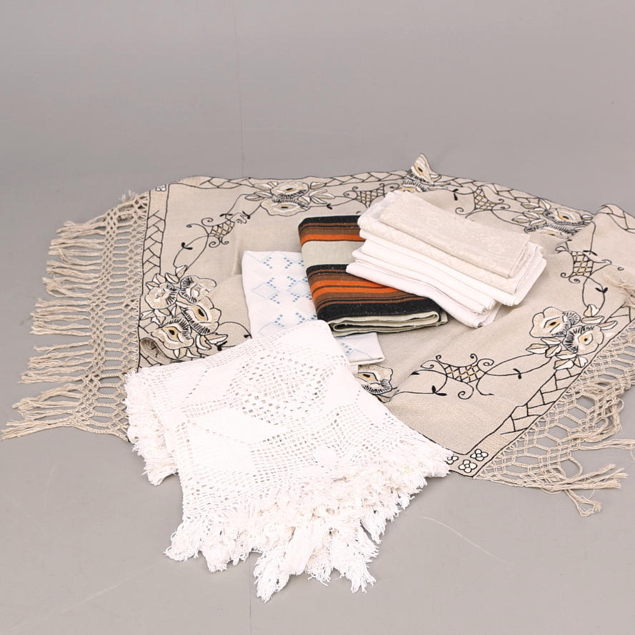 DUKAR 10 st, linnedamast, bomull, virkat, broderat.