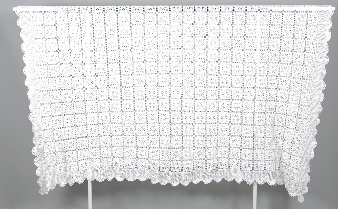 SÄNGÖVERKAST, virkat.