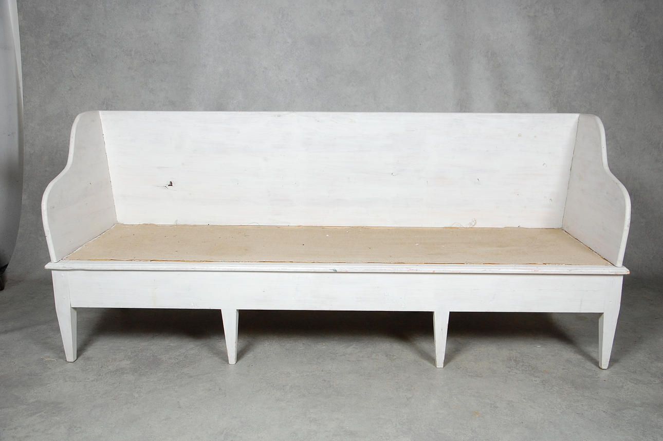 TRÅGSOFFA, Gustavianskstil, gjord efter Lars Sjöbergs 1700-tals serie.