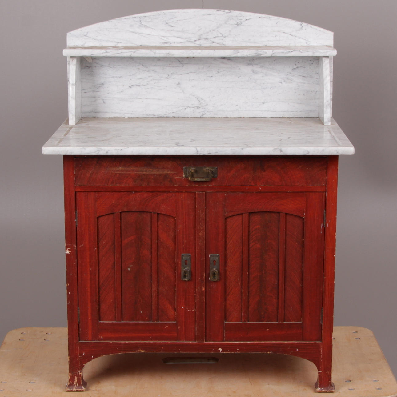 LAVOAR, med stenskiva, 1900-talets första hälft.