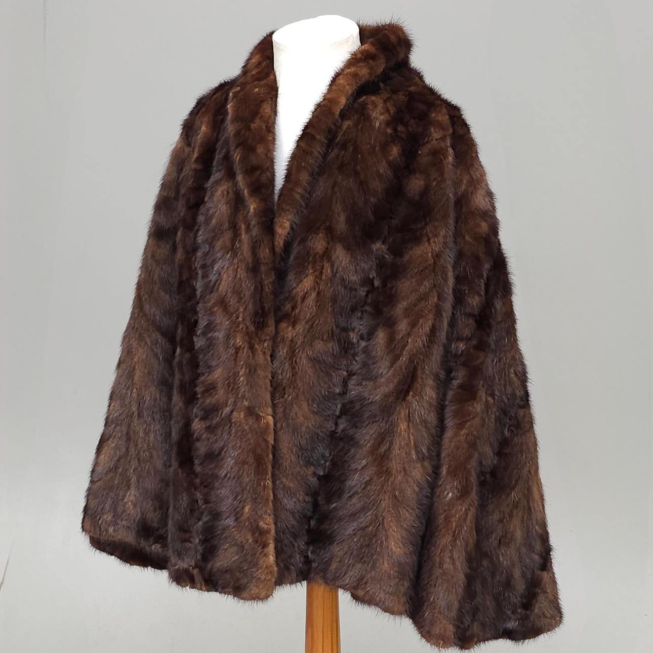 CAPA EN VISÓN MARRÓN.