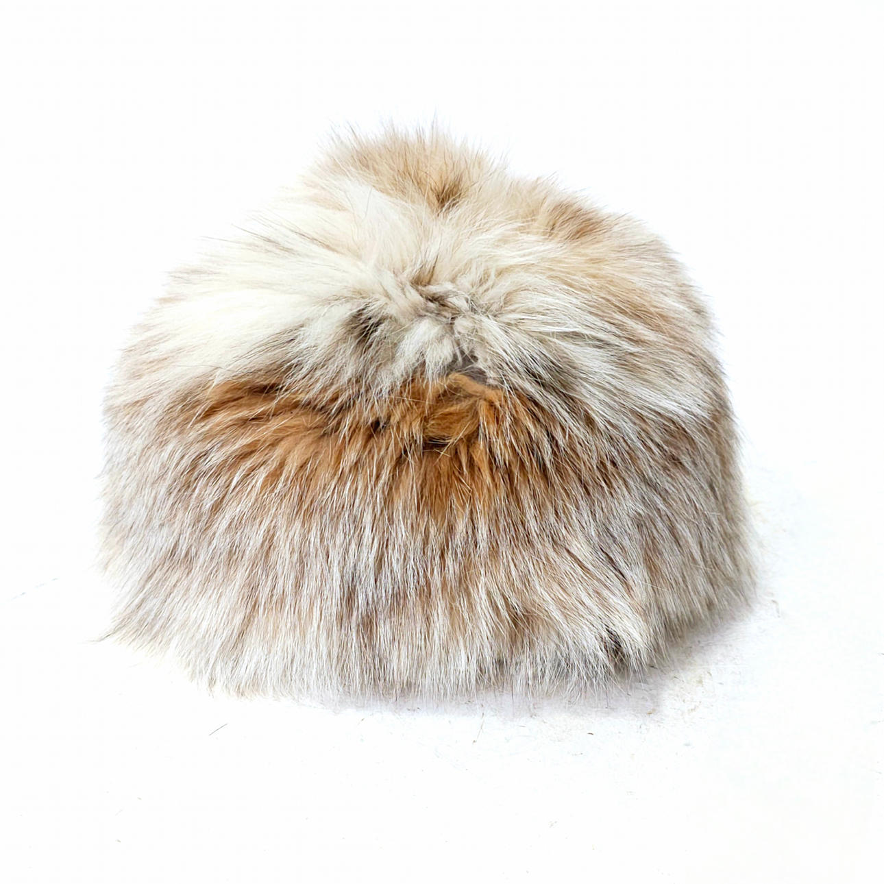 FE. GARCÍA. GORRO EN PIEL DE RENARD.