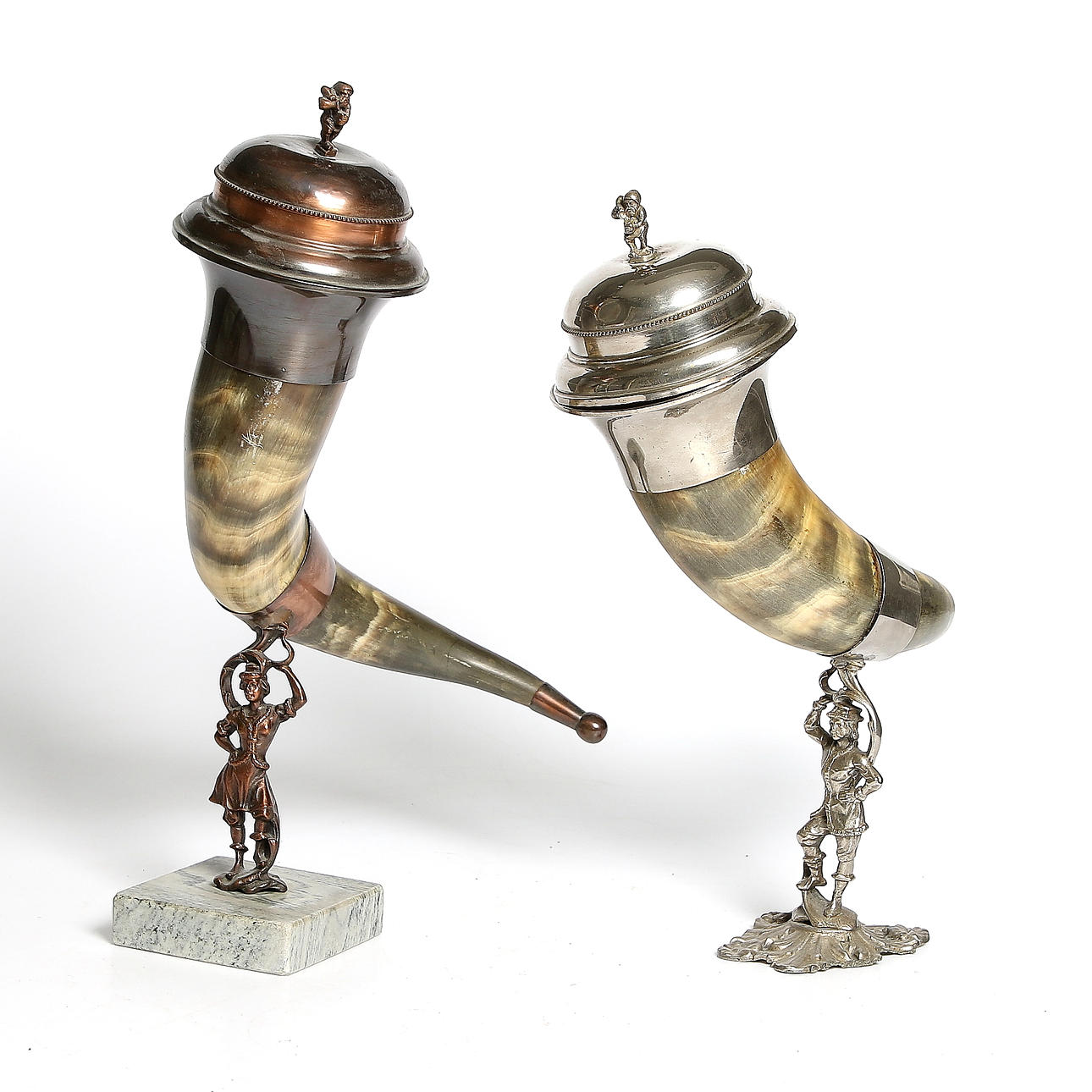 YMNIGHETSHORN / DRYCKESHORN, ett par, horn, koppar och nickel 18/1900-tal.