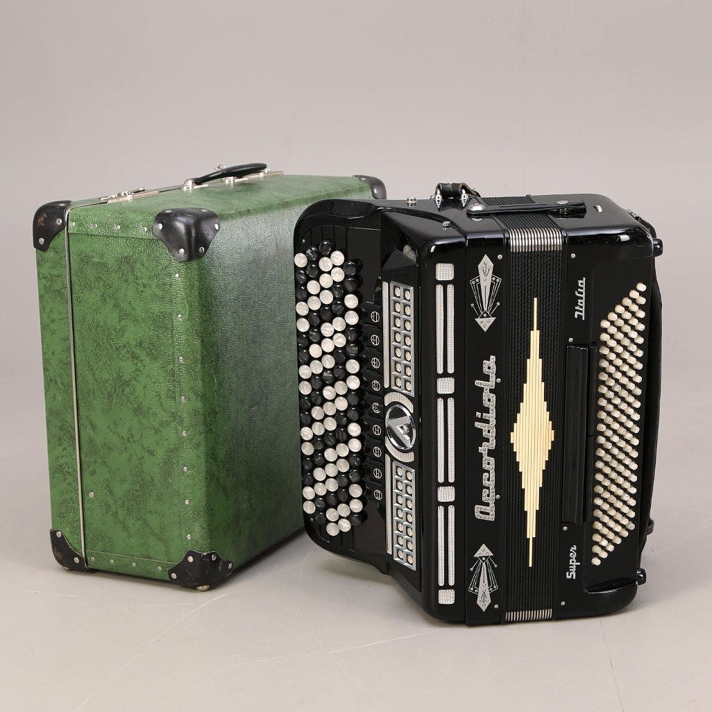 DRAGSPEL, Accordiola, Super Italia, med väska.