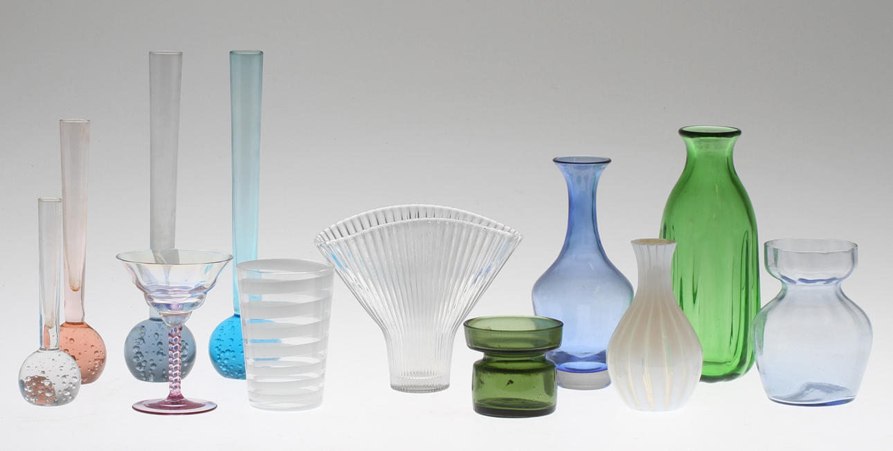 PARTI GLAS, 32 delar, dricksglas, cocktailglas och vaser, bland annat Per B Sundberg Orrefors.