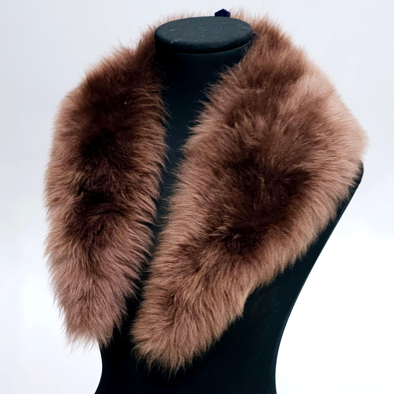 CUELLO SMOKING EN FOQUINA MARRÓN.