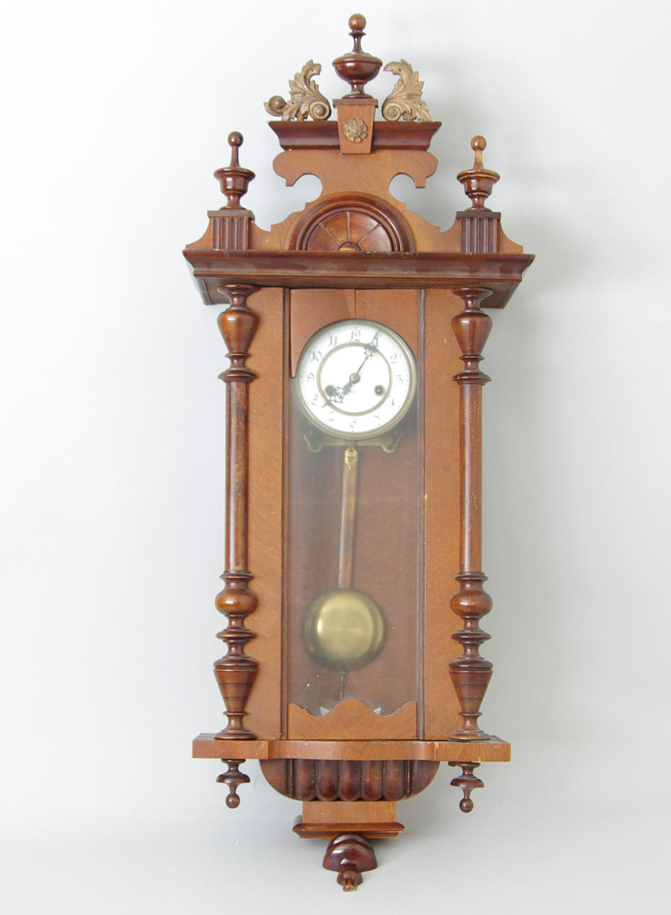 VÄGGUR, mahogny, Gustav Becker.