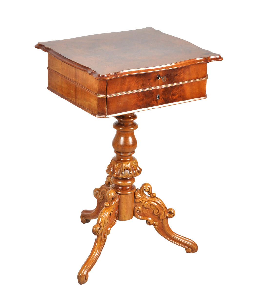 NÄHTISCH UM 1880. Små bitar av historicism möbler. Valnöt och burl träfaner.