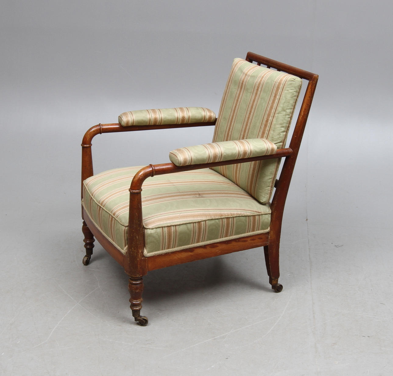 KARMFÅTÖLJ, omkring 1900.