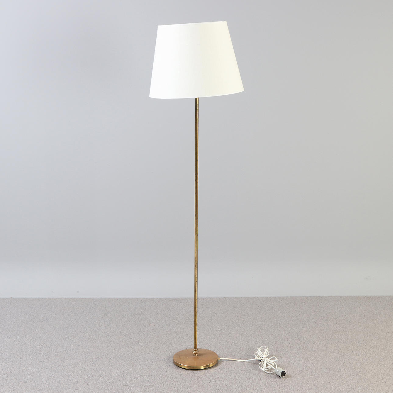 EINAR BÄCKSTRÖM, A FLOOR LAMP. Brass. Model 5225.
