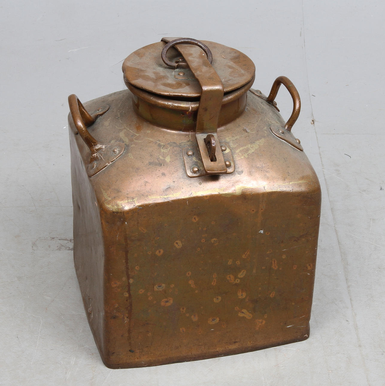 FÖRVARINGKÄRL, koppar, 1900-talets första hälft.