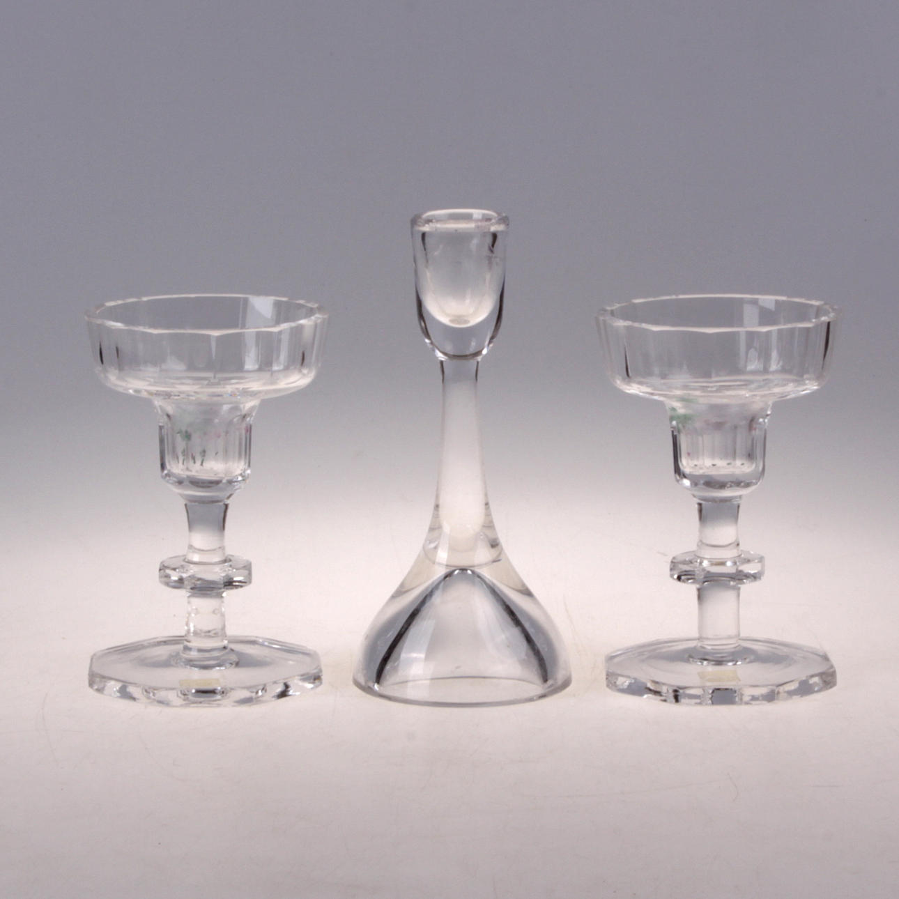 LJUSSTAKAR, 3 st. Glas, Kosta, signerade.