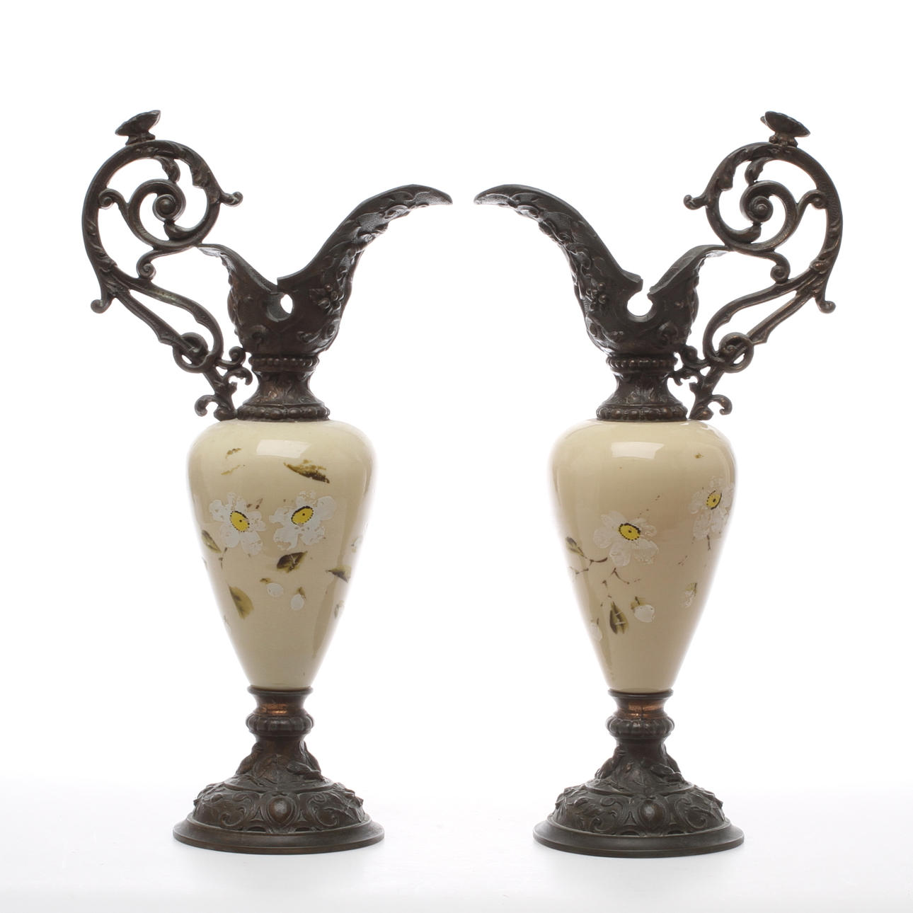 DEKORELEMENT, 1 par, i from av vinkannor, 1900-tal.