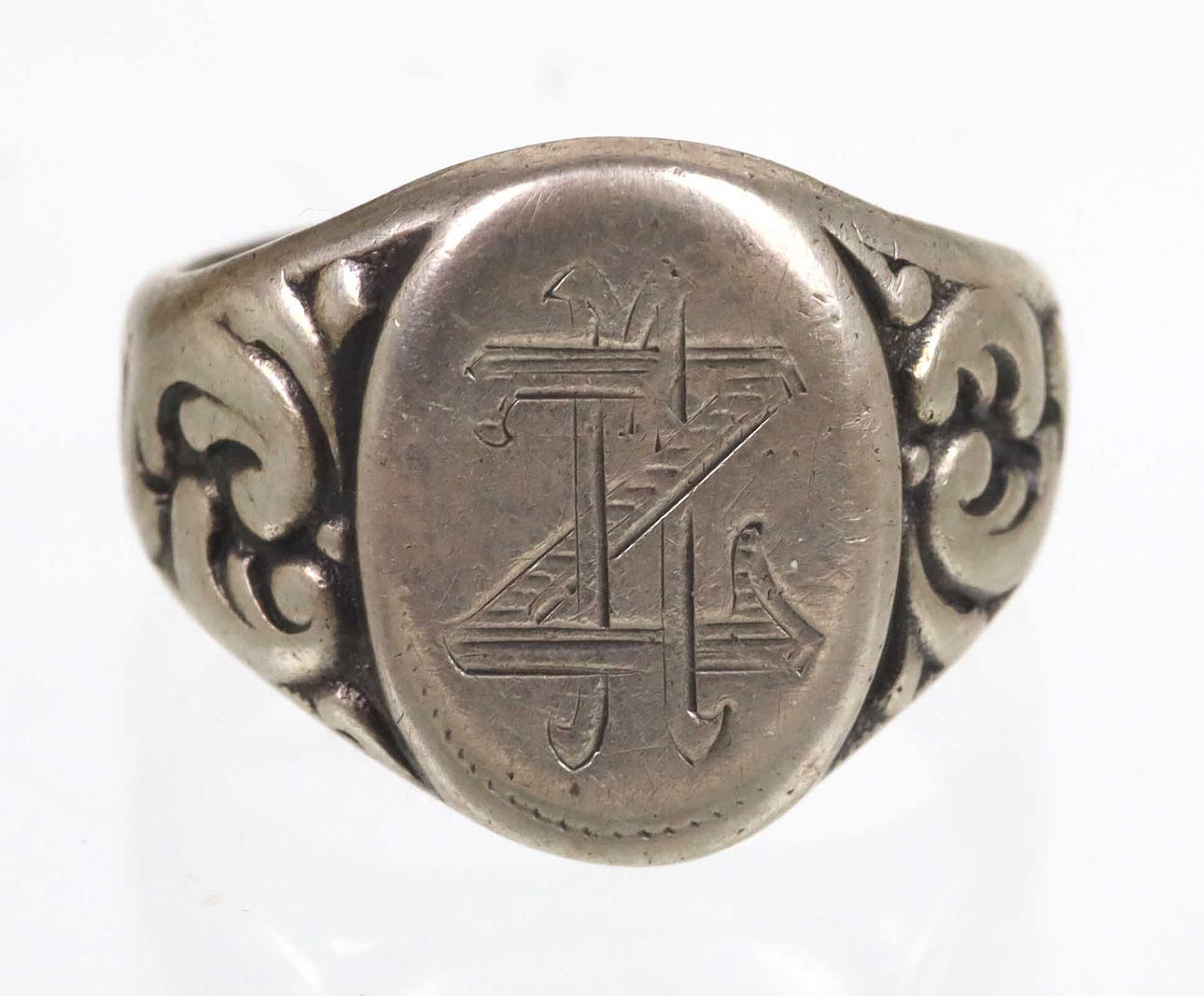 ANTIK HERRRING MED MONOGRAM, 800 SILVER.