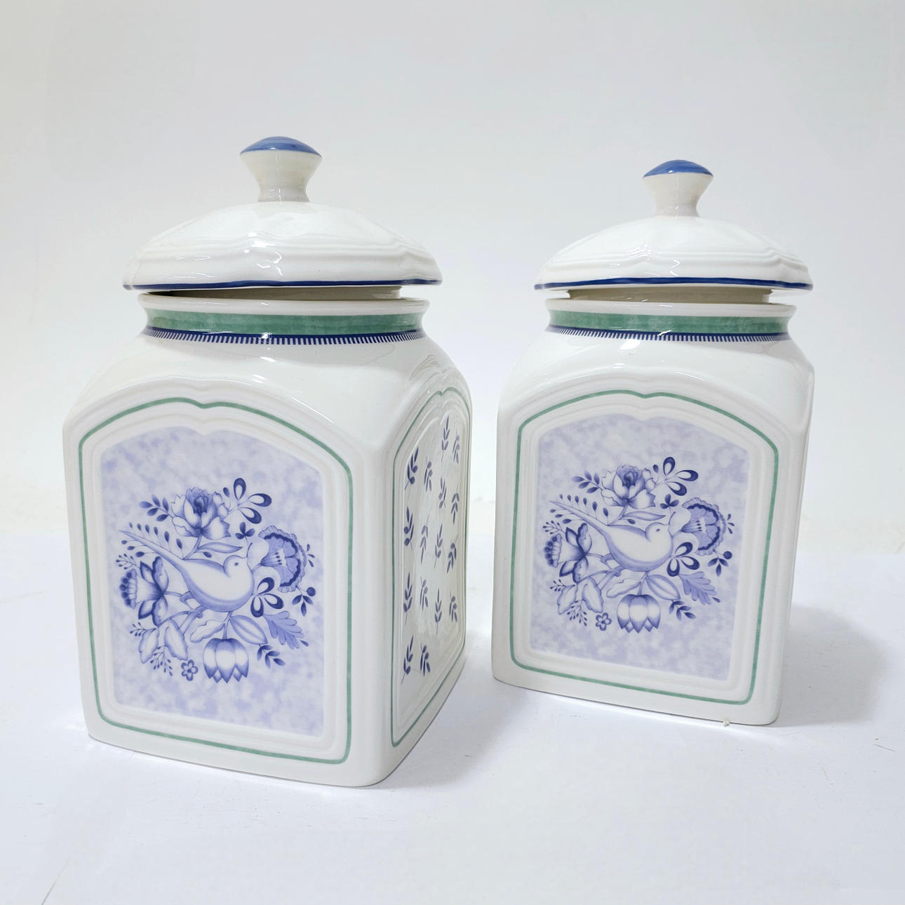 VILLEROY & BOCH KEKSDOSE AUS PORZELLAN, 1 PAAR. Keramik & Porzellan - Europäisch