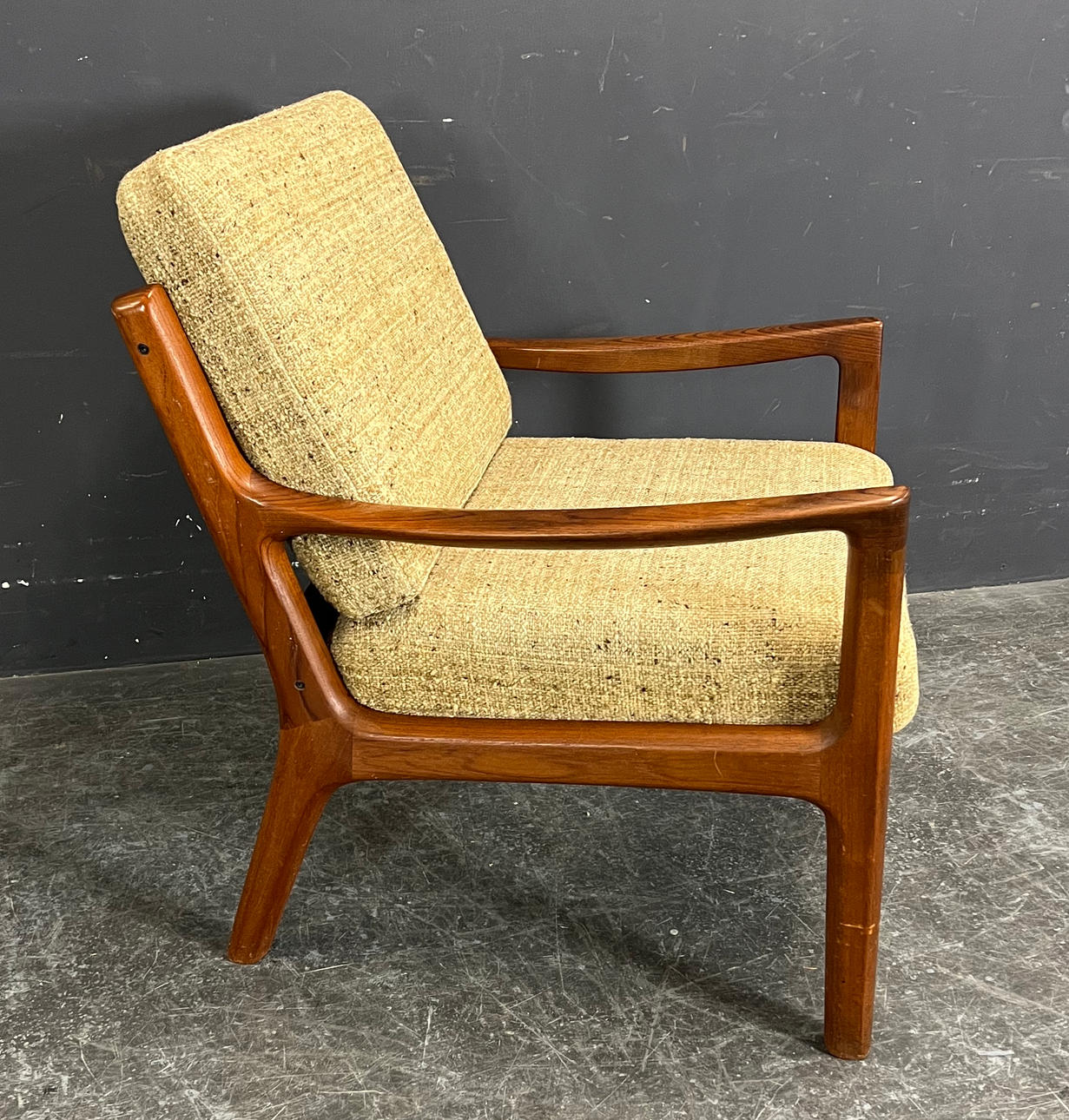 OLE WANSCHER. SILLÓN CADO.