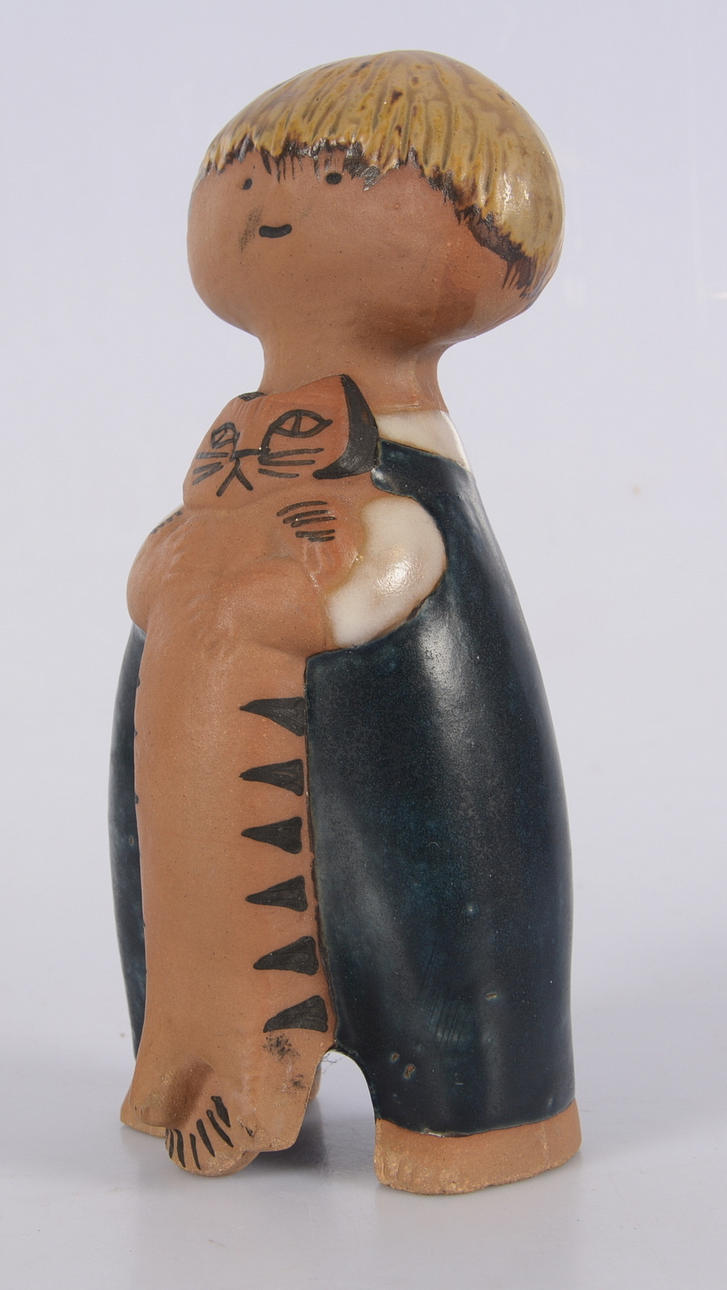 LISA LARSON. Figurin i stengods, "Pelle", Gustavsberg, ur serien "Larsons Ungar".