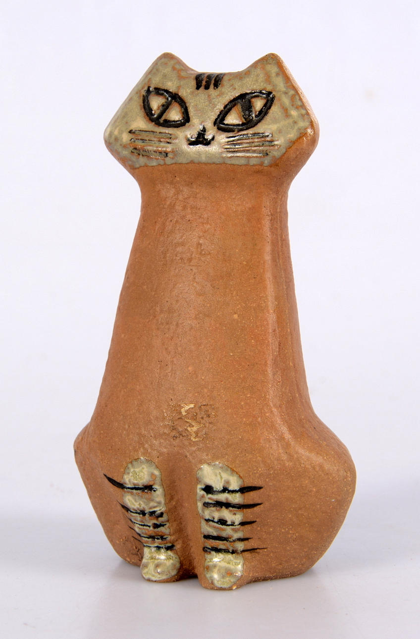 LISA LARSON. FIGURIN. Sittande katt. Stengods. Lisa Larson. Gustavsberg.